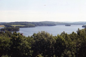LAC DE VASSIVIERE
lac artificiel de 9,76 km2 
sur les d&eacute;partements 23 et 87